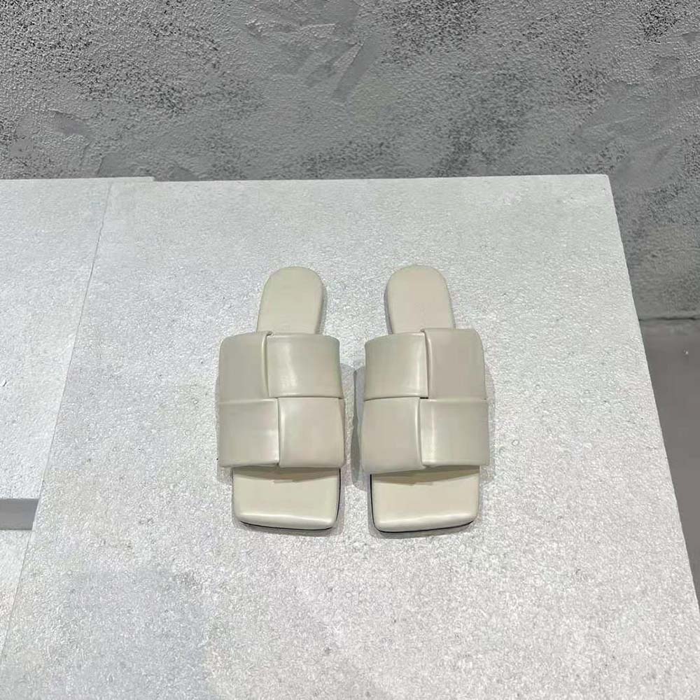 Top-down view showing slip-on silhouette of Bottega Veneta beige leather mules