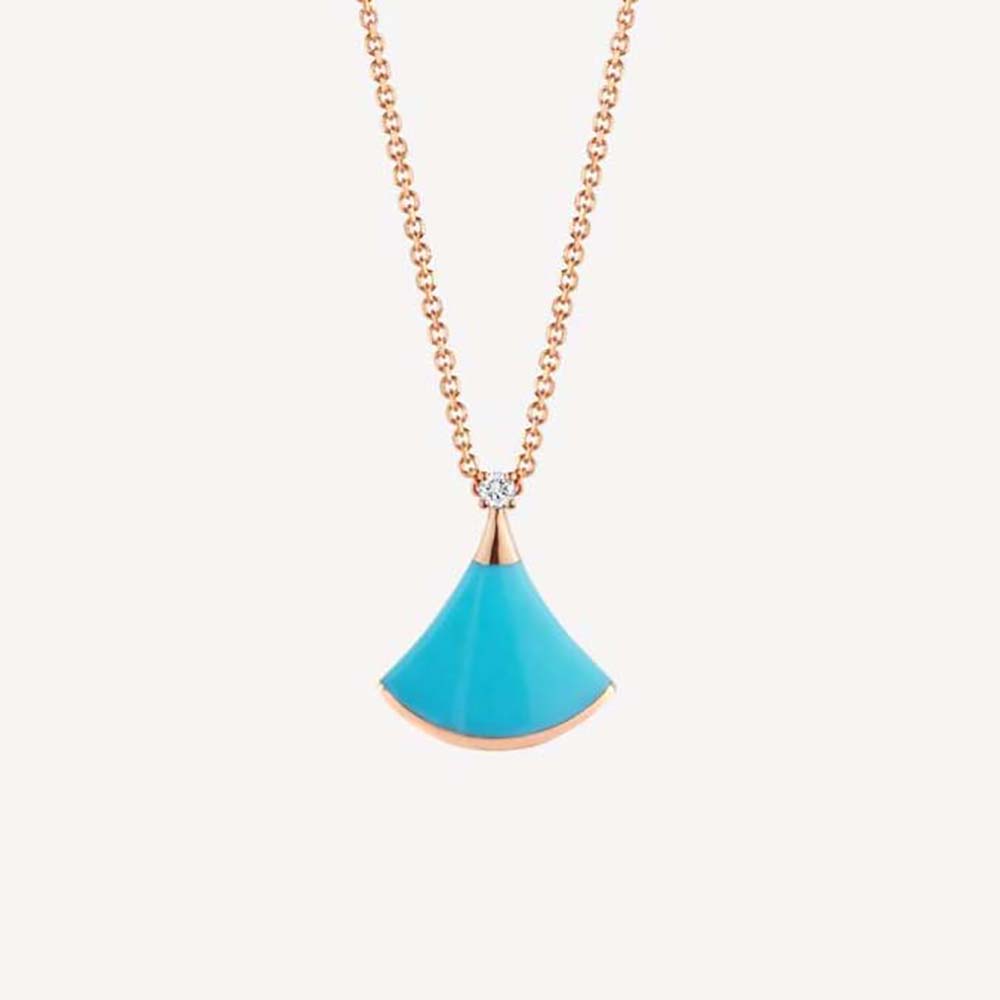 Front view of Bvlgari Women DIVAS’ DREAM Necklace showcasing blue pendant