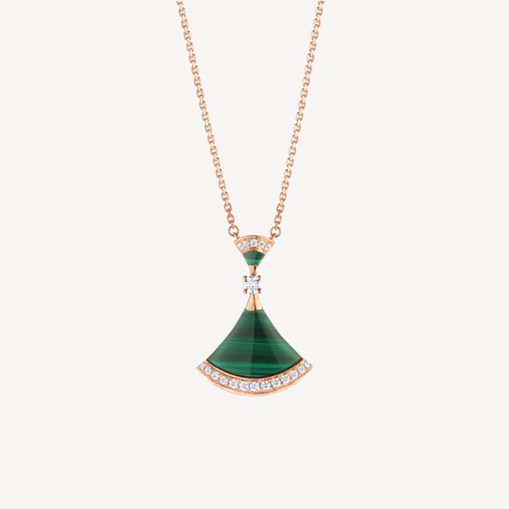 Front view of Bvlgari Women DIVAS’ DREAM Necklace in 18 KT Rose Gold with green pendant