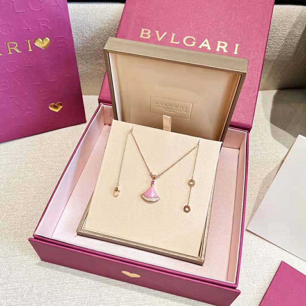 Full view of Bvlgari Women DIVAS’ DREAM Necklace with pink pendant on model