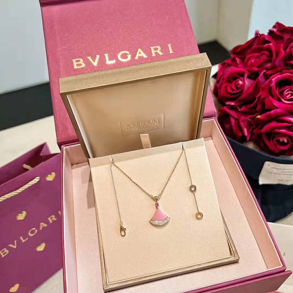 Bvlgari Women DIVAS’ DREAM Necklace in 18 KT Rose Gold with Pendant Set-Pink - image 4
