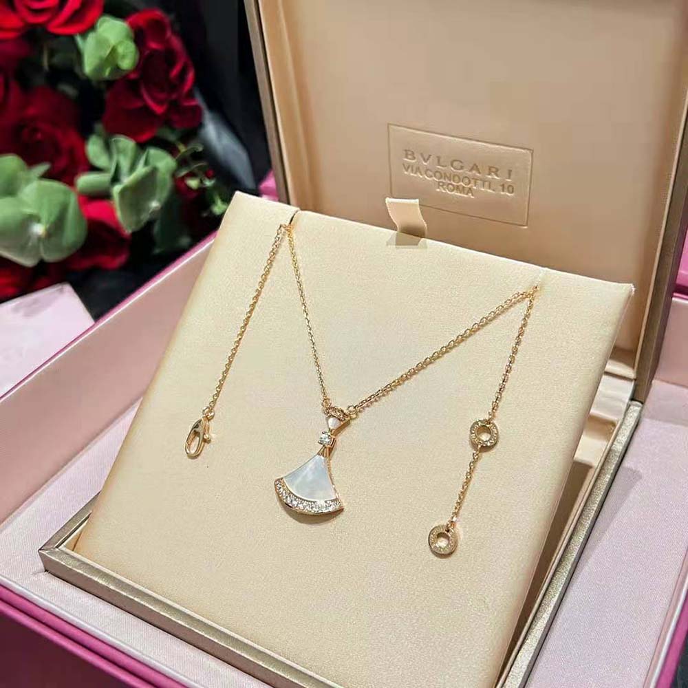 Bvlgari Women DIVAS’ DREAM Necklace in 18 KT Rose Gold with Pendant Set-White - image 4