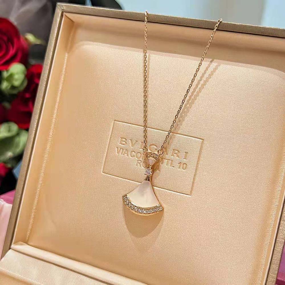 Bvlgari Women DIVAS’ DREAM Necklace in 18 KT Rose Gold with Pendant Set-White - image 8