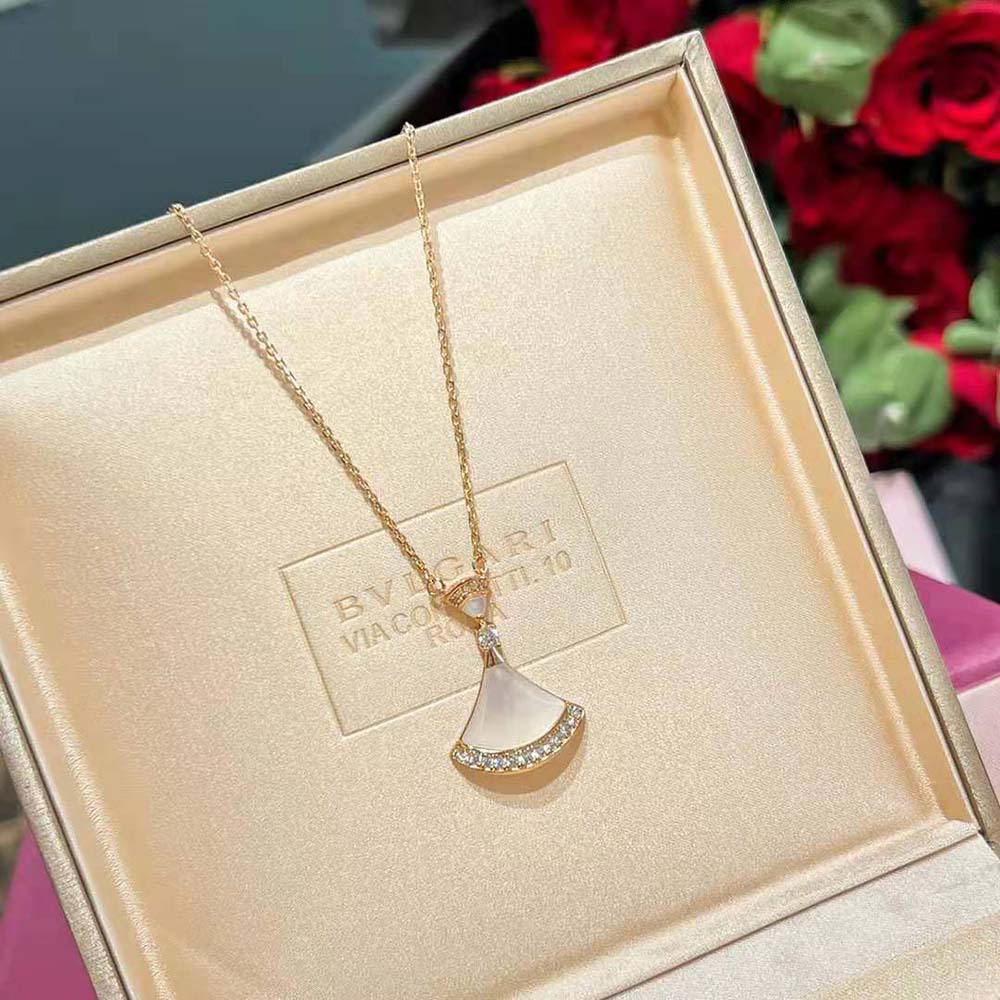 Bvlgari Women DIVAS’ DREAM Necklace in 18 KT Rose Gold with Pendant Set-White - image 7
