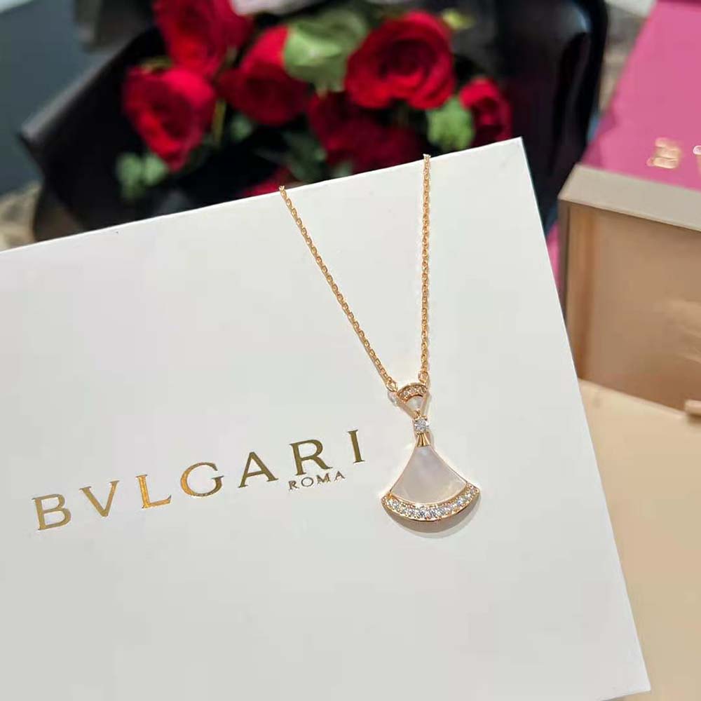 Bvlgari Women DIVAS’ DREAM Necklace in 18 KT Rose Gold with Pendant Set-White - image 9