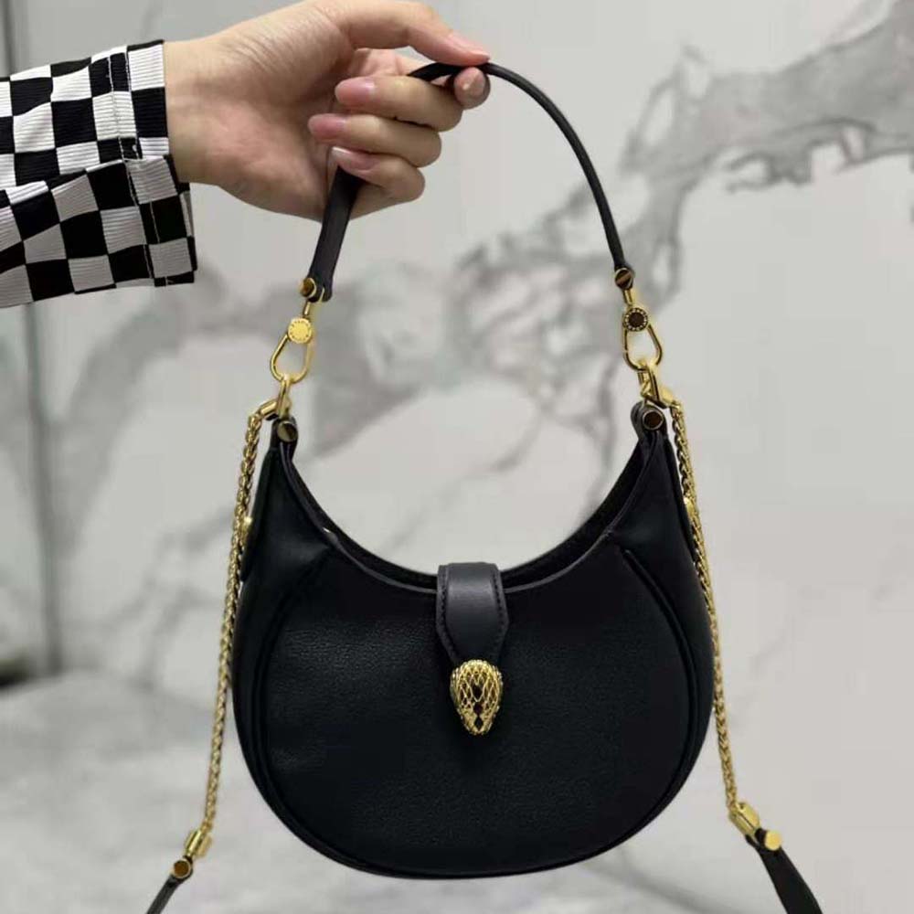 Close-up of serpent head clasp on Bvlgari Women Serpenti Ellipse Shoulder Bag-Black