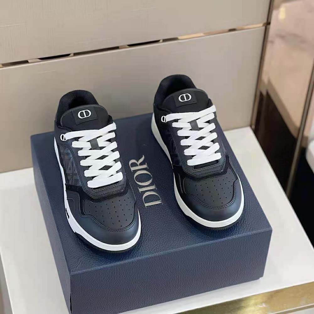 Close-up of the CD diamond canvas detail on Dior Men B27 Low-Top Sneaker