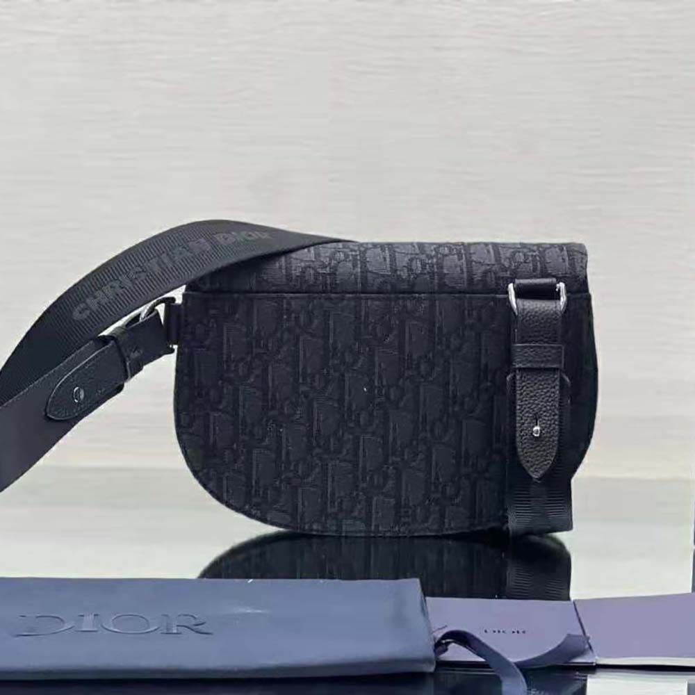 Side angle showing zipper and adjustable strap on Dior Men Saddle Pouch