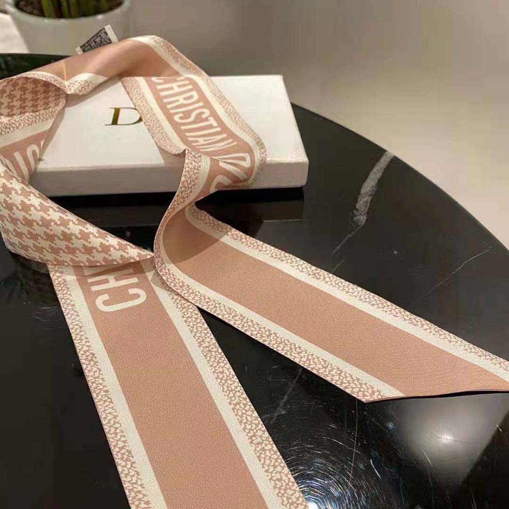 Close-up on the Rose Des Vents print on the Dior Women 30 Montaigne Mitzah Scarf