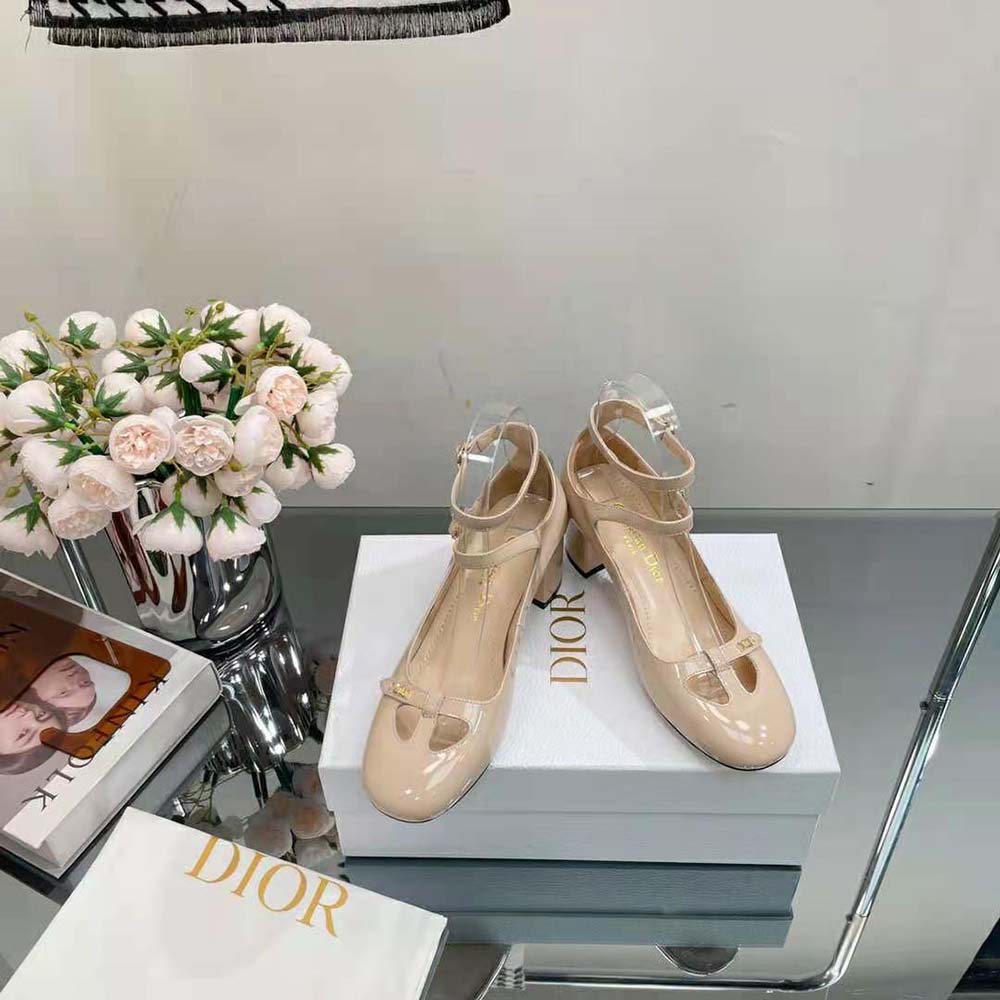Top angle showing silhouette of Dior Women Aime Dior Ballerina Pump