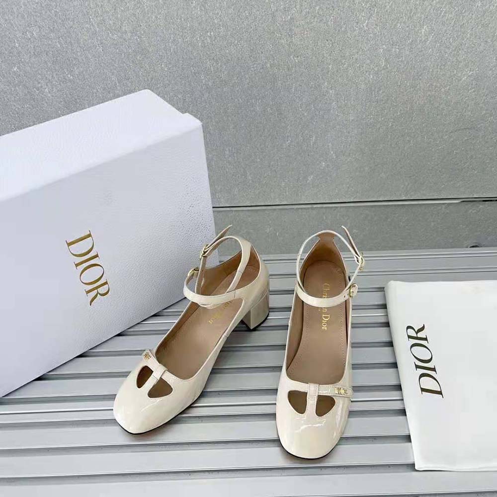 Top view showing elegant silhouette of Dior Women Aime Dior Ballerina Pump
