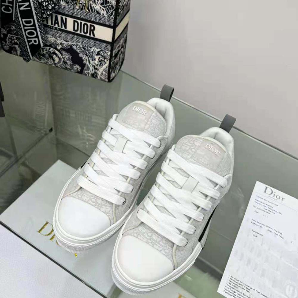 Close-up of Dior Oblique jacquard fabric on sneaker upper