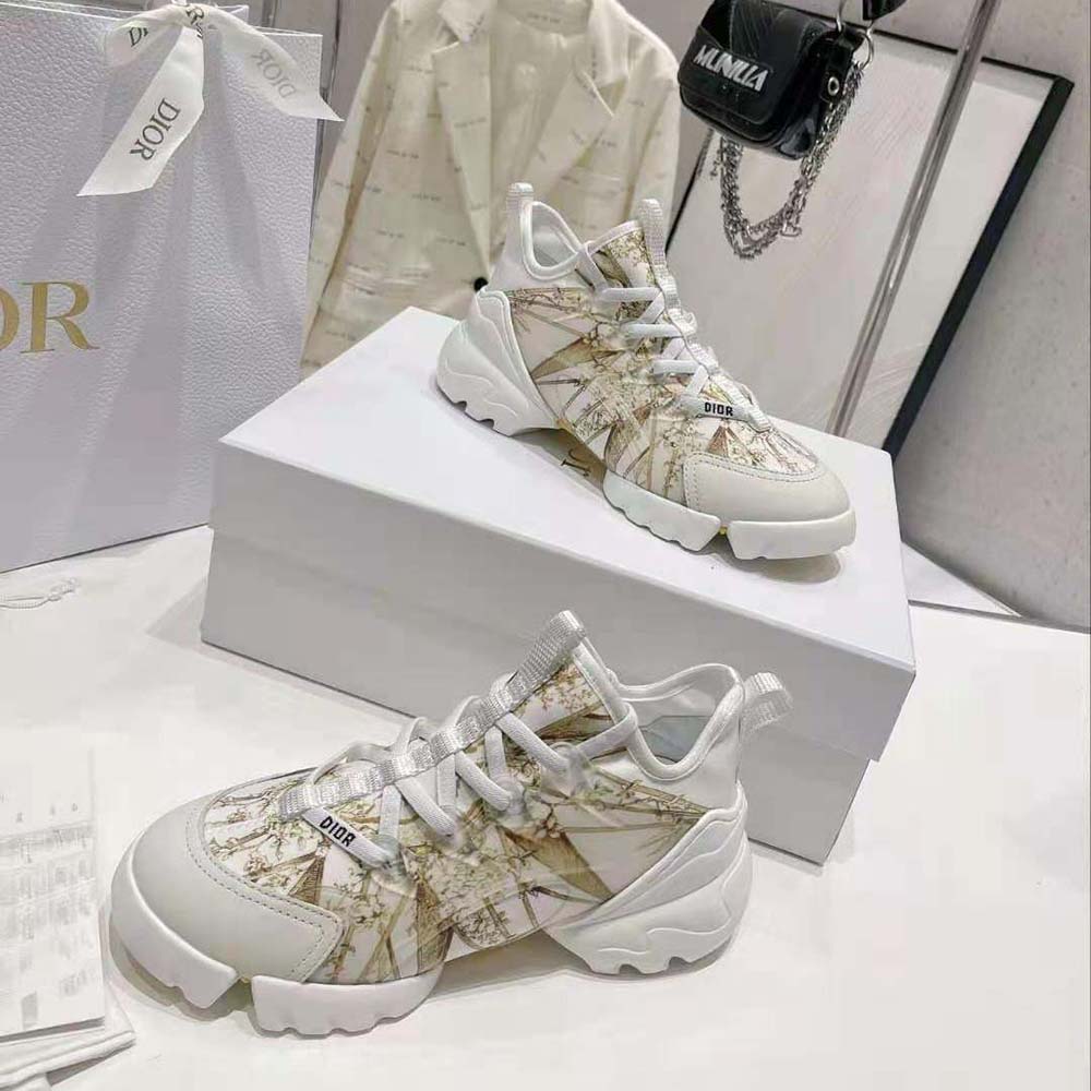 Top angle showing lace closure on Dior Women D-Connect Sneaker