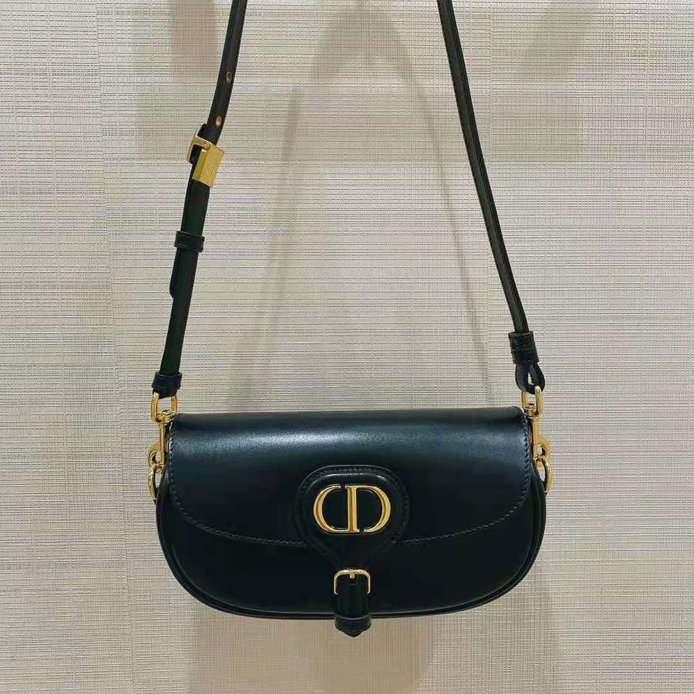 Close-up of silver-tone ‘D’ buckle on Dior Women Dior Bobby East-West Bag