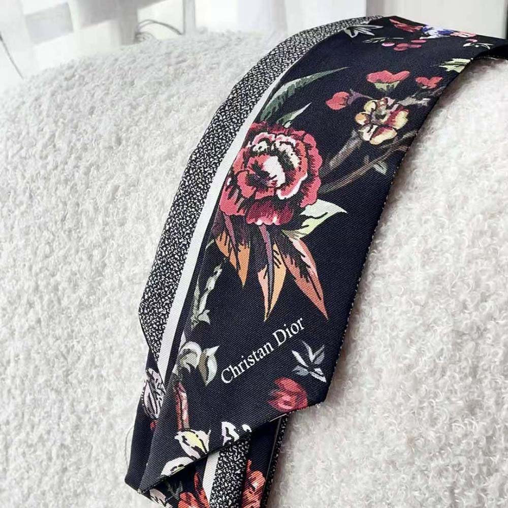 Close-up detail of botanical print on Dior Women Jardin Botanique Mitzah Scarf