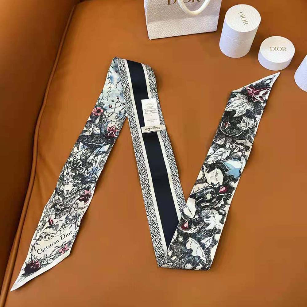 Edge stitching and silk texture of Dior Women Jardin Magique Mitzah Scarf