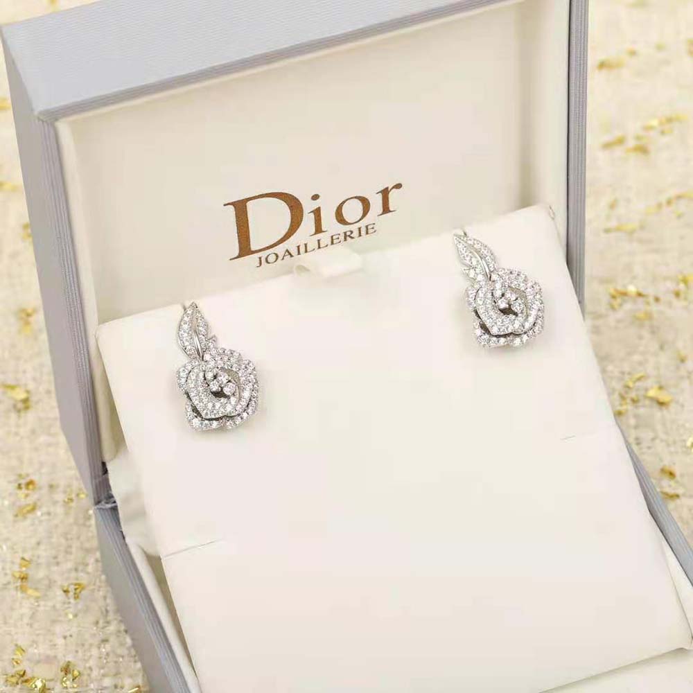 Side profile showing stud closure on Dior Women Medium Rose Dior Bagatelle Earrings