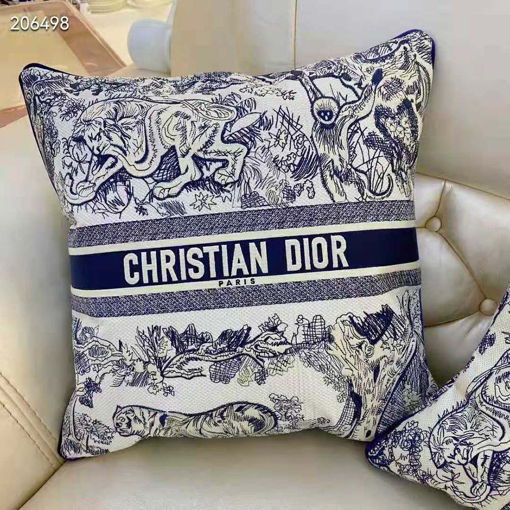 Close-up on Dior signature hardware of the Women Square Pillow Blue Toile de Jouy