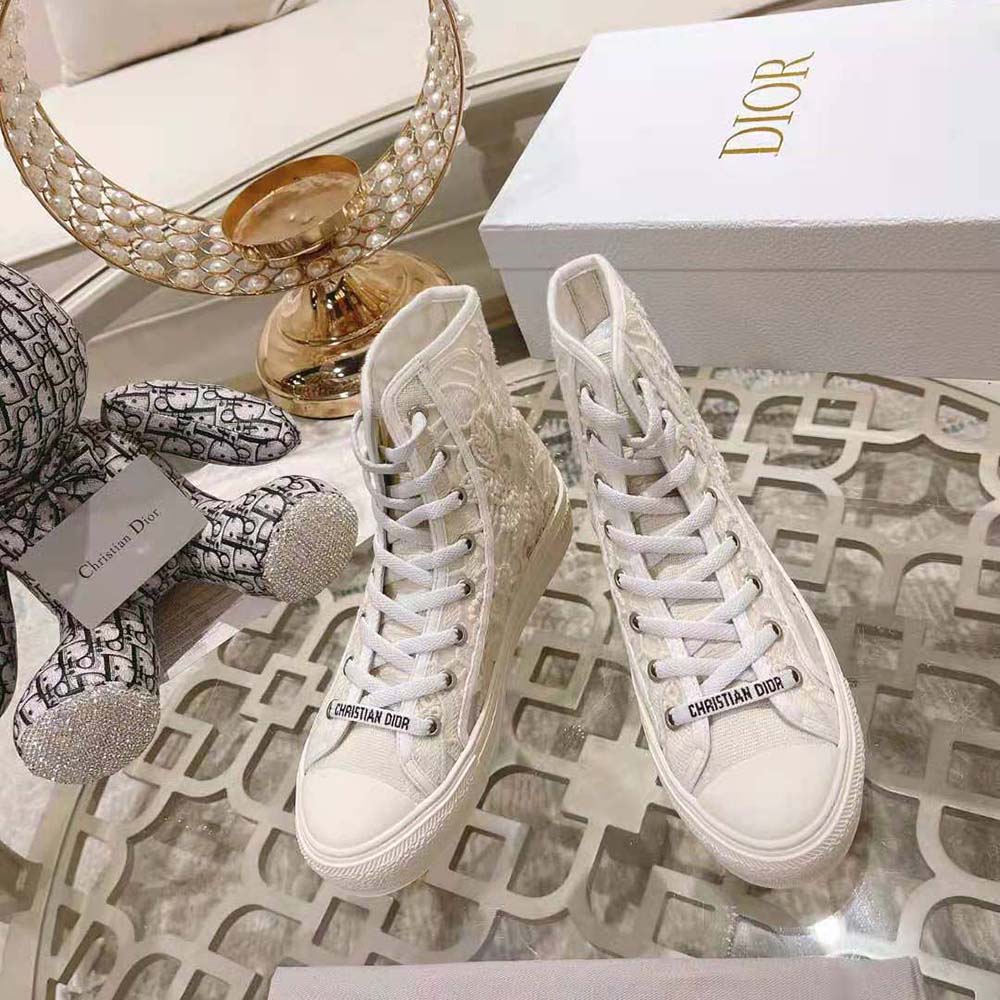 Close-up of macramé embroidery on Dior Women Walk’N’Dior High-Top Sneaker