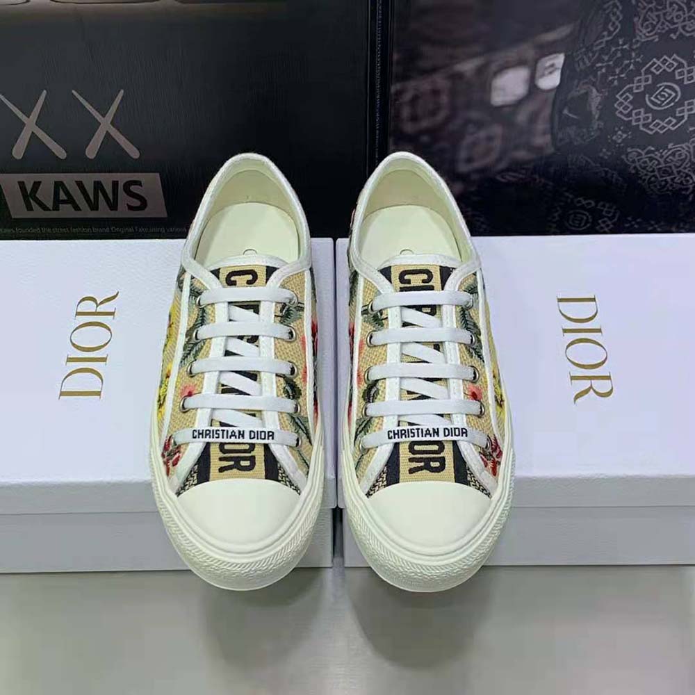 Close-up of Dior Petites Fleurs embroidery on Dior Women Walk’N’Dior Sneaker