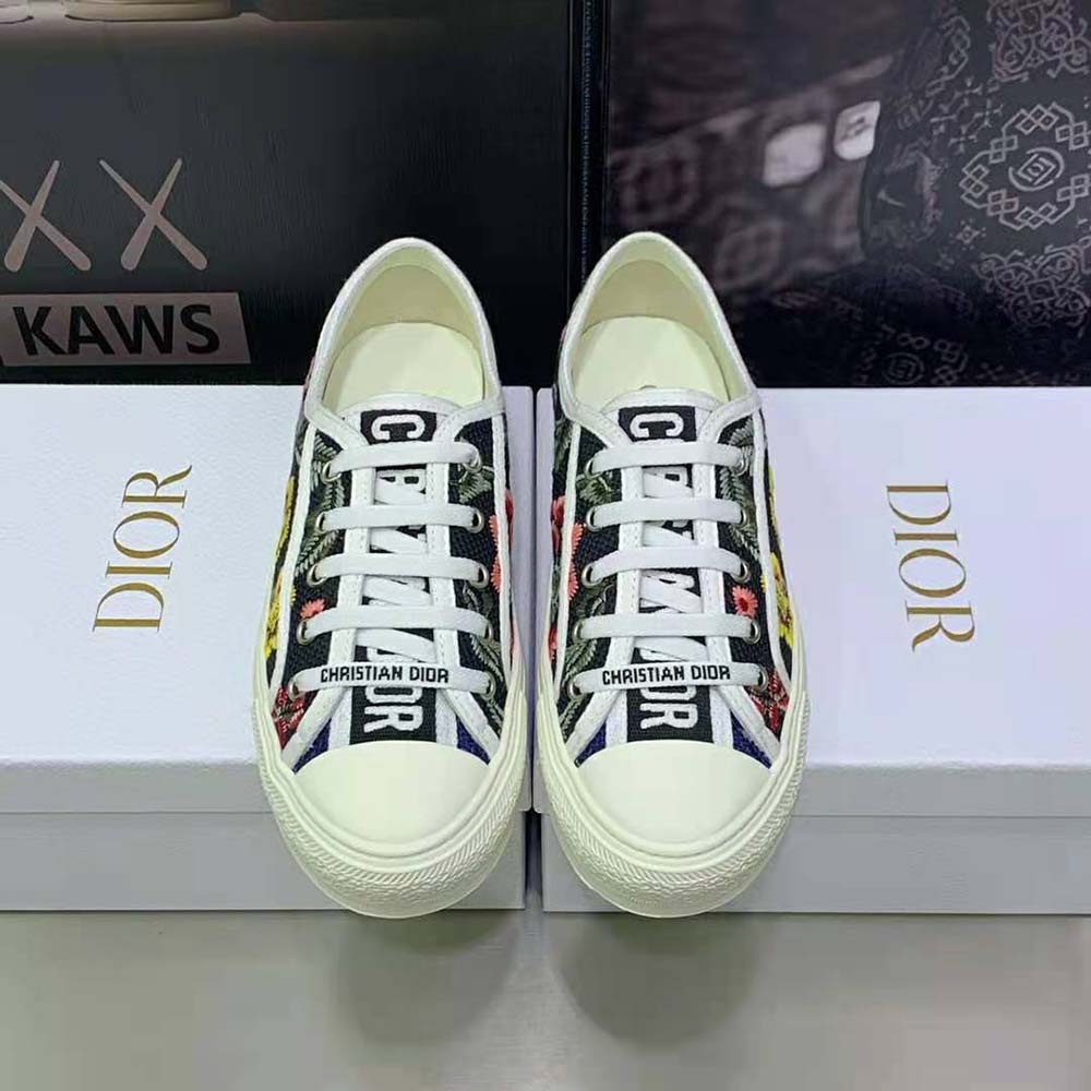 Close-up detail of multicolor Dior Petites Fleurs motif on sneaker