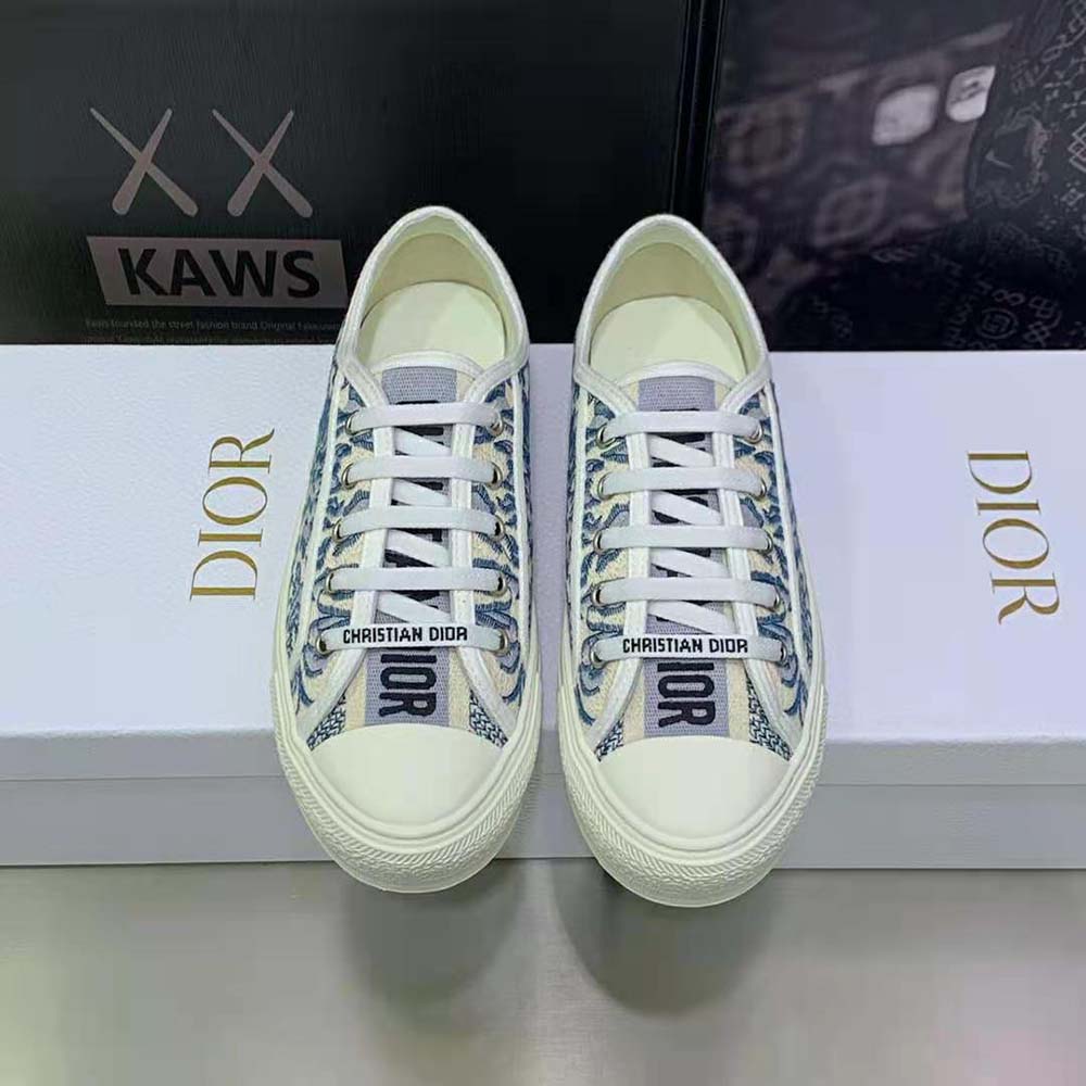 Close-up detail of gold-tone metallic thread on Dior Women Walk’N’Dior Sneaker Duck Blue