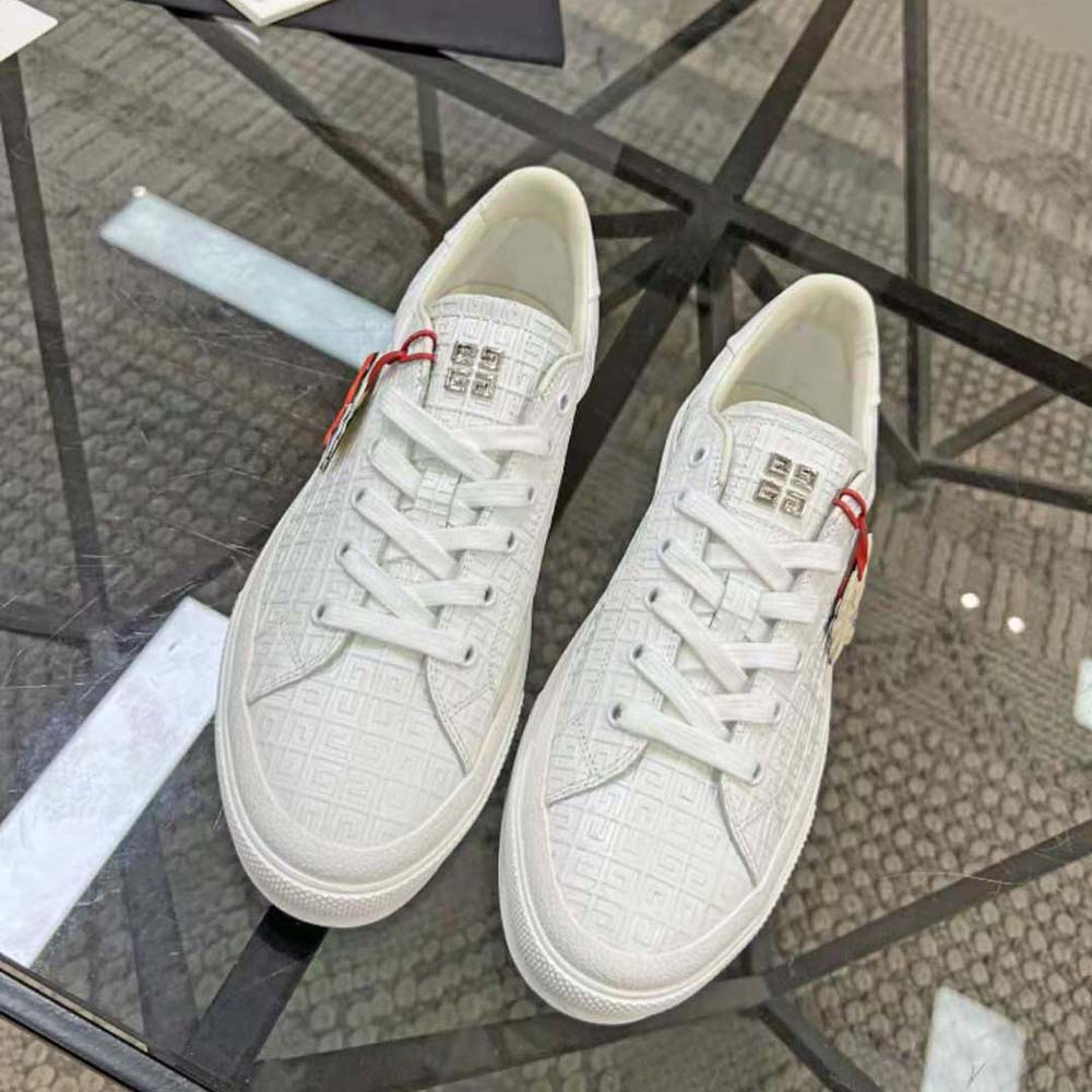 Close-up on white leather and logo detail of Givenchy City Sport Oswald Sneakers