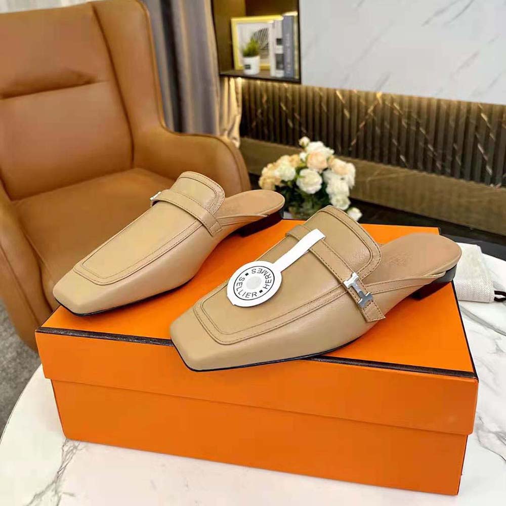 Hermes Women Groupie Mule in Goatskin with Miniature Palladium-Plated Paris Buckle-Beige - image 5