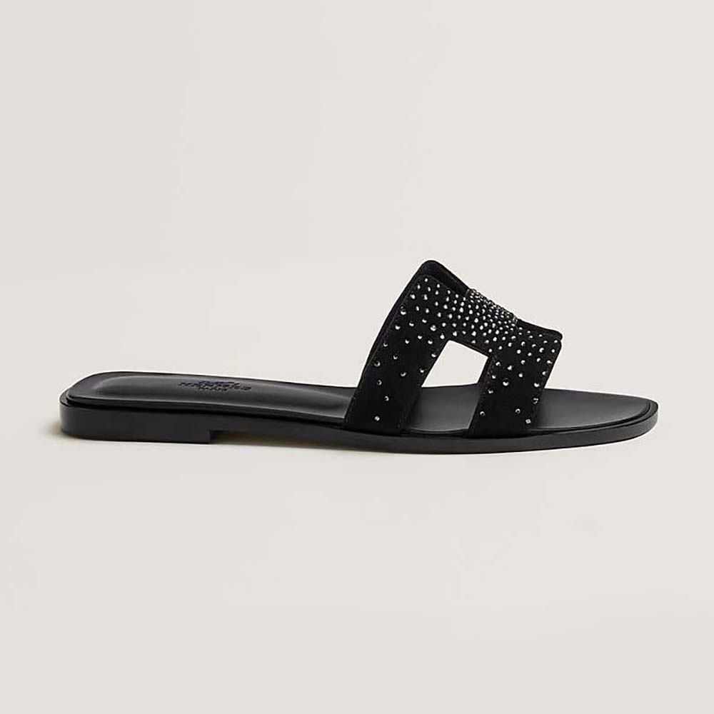 Side view of Hermes Women Oasis Sandal in Black suede goatskin