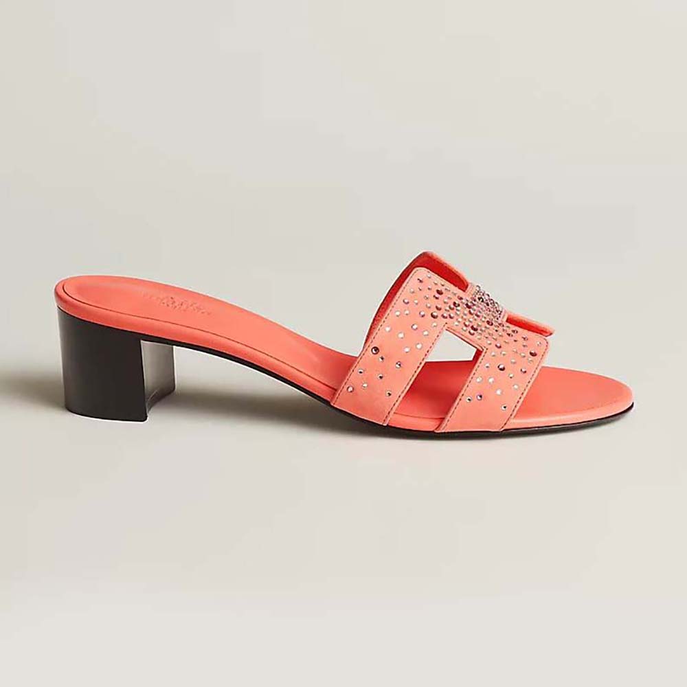 Side profile of Hermes Women Oasis Sandal in Suede Goatskin-Pink