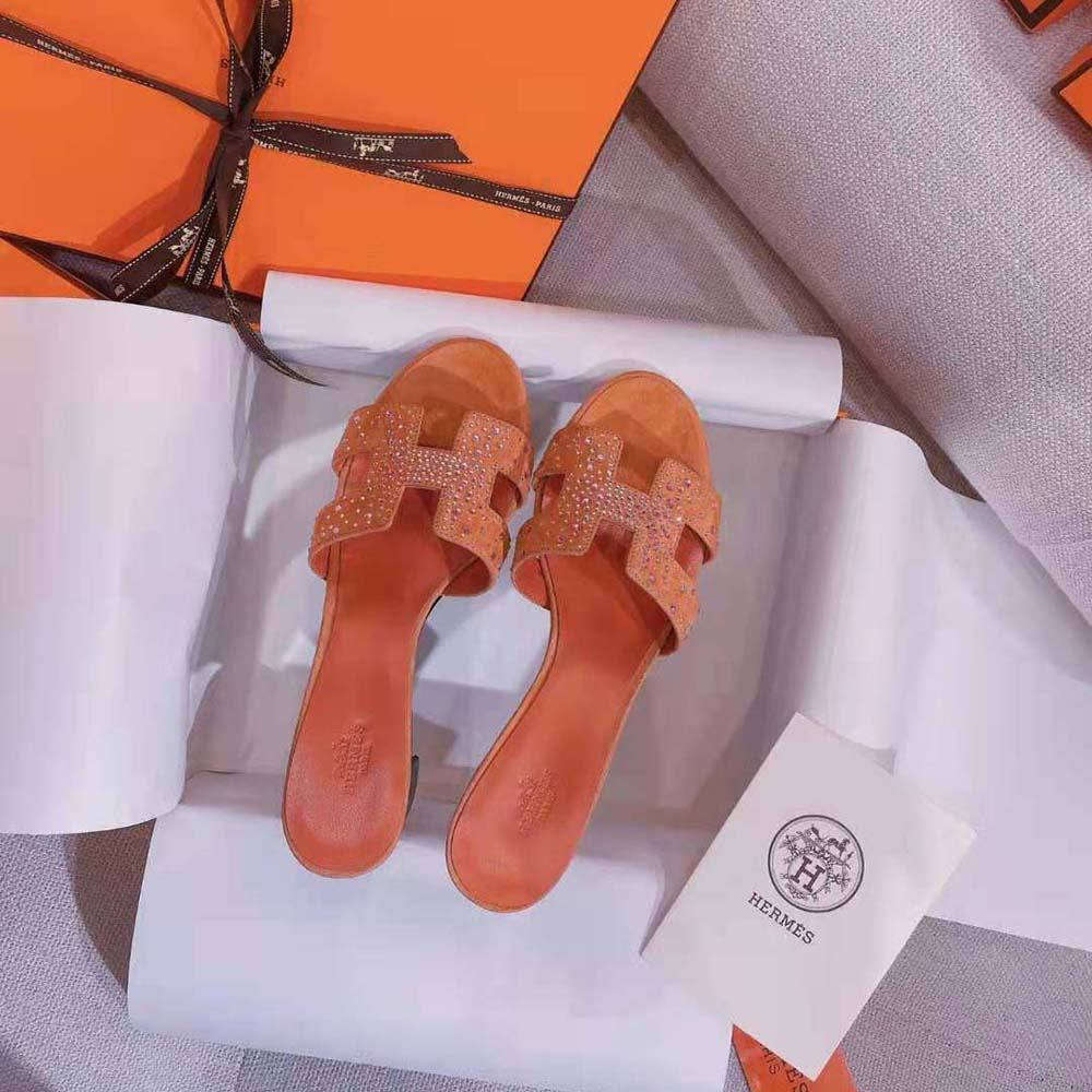 Top view of open-toe Hermes Women Oasis Sandal in Suede Goatskin-Pink
