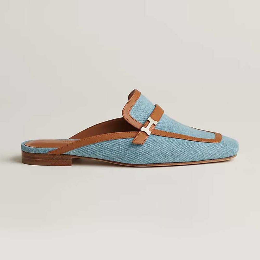 Side profile of Hermes Women in H Canvas and Calfskin-Blue sandal showing silhouette