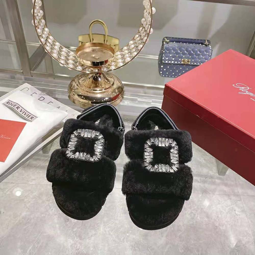 Close-up on sparkling strass buckle detail of Roger Vivier Women Viv’ Winter Fur Sandals