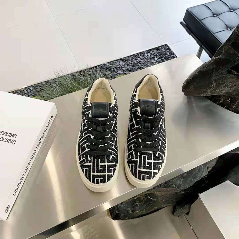 Top view showing black laces and jacquard detail of B-Court Trainers