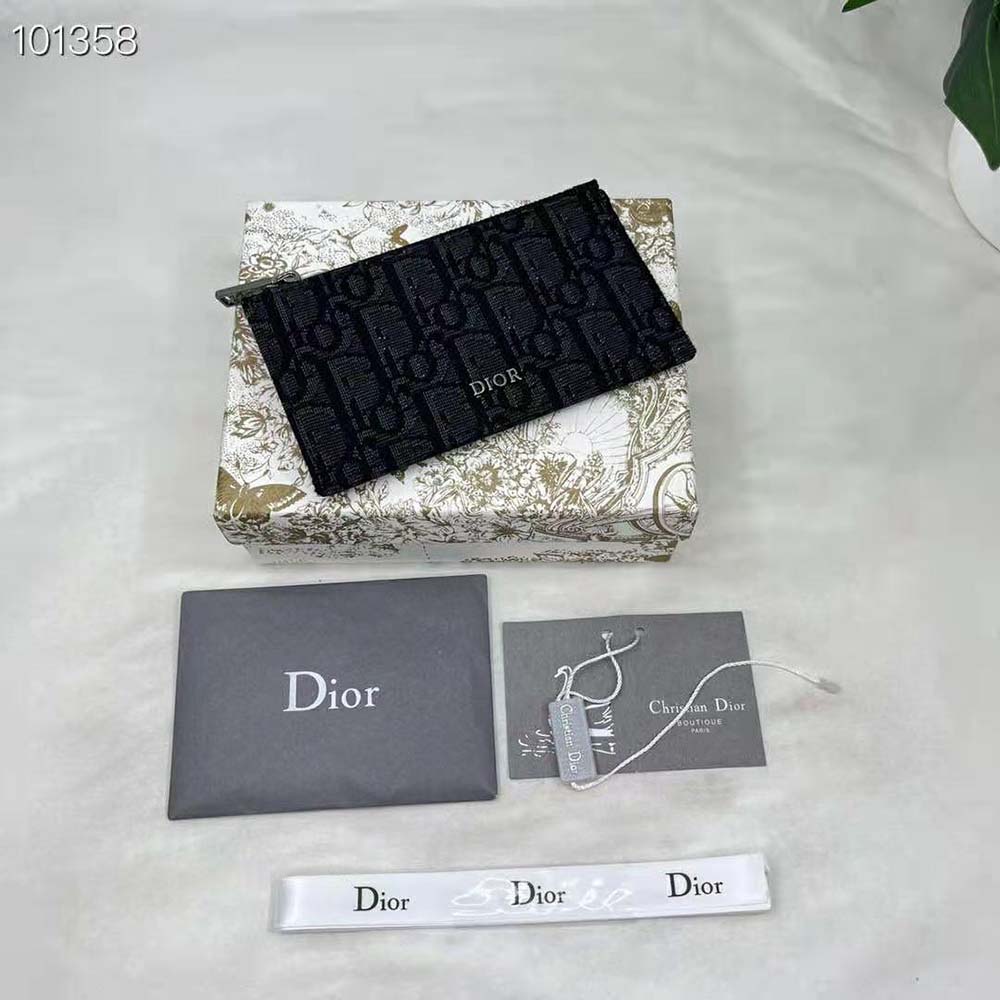 Close-up of zipper and silver hardware on Dior Men Zipped Card Holder
