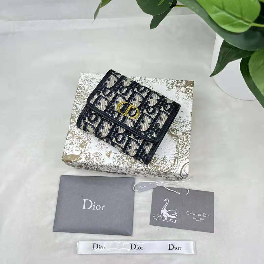 Close-up of gold-tone clasp on Dior Women 30 Montaigne Lotus Wallet Blue Dior Oblique Jacquard