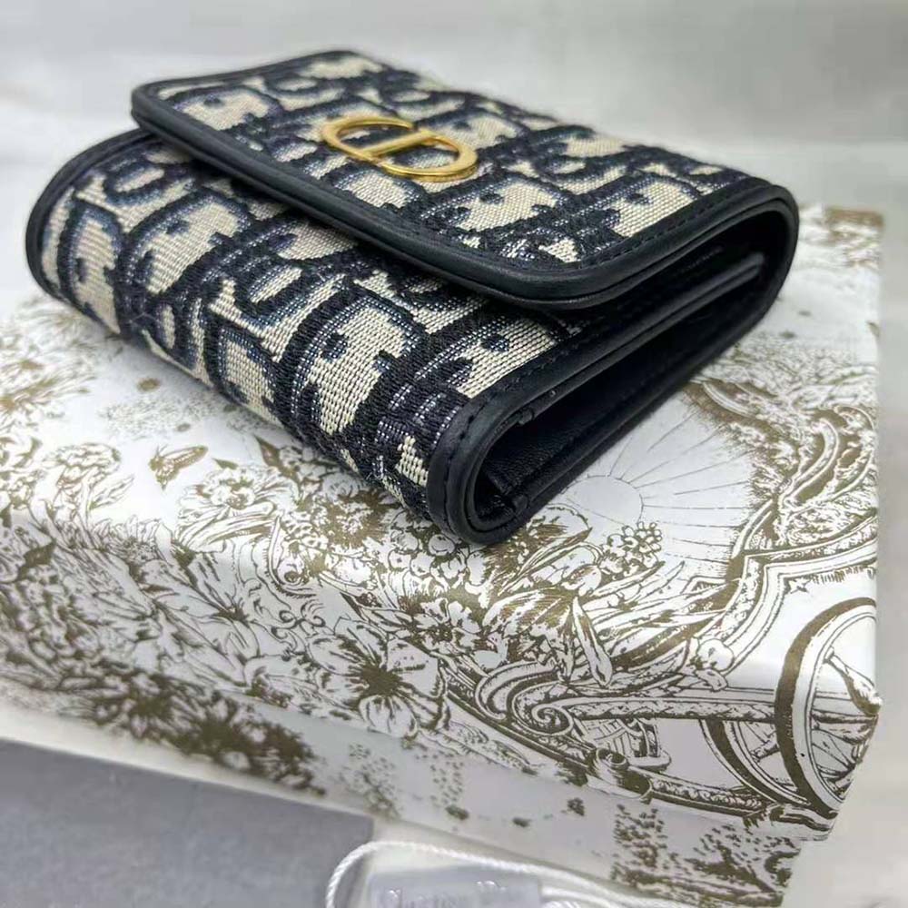 Interior compartments detail of Dior Women 30 Montaigne Lotus Wallet Blue Dior Oblique Jacquard