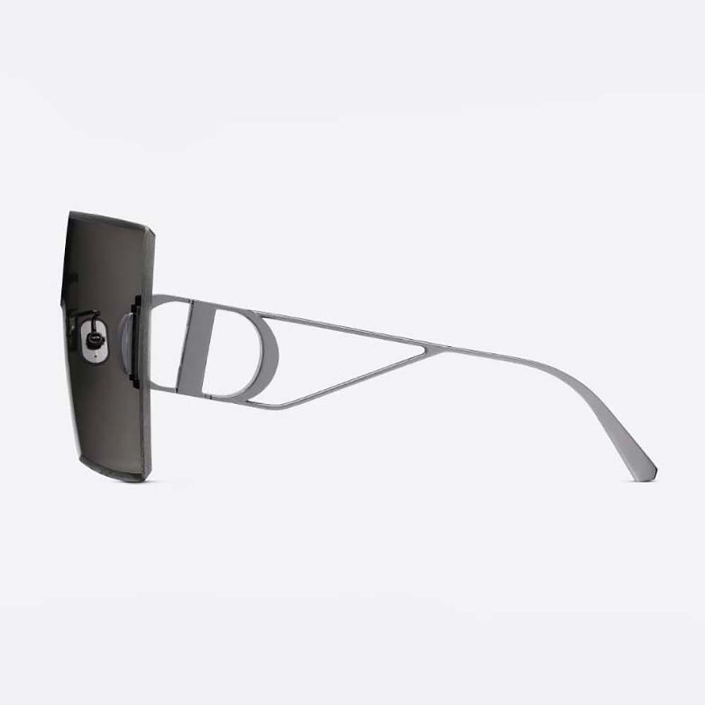 Close-up on gray lenses and glossy acetate of Dior Women 30Montaigne sunglasses