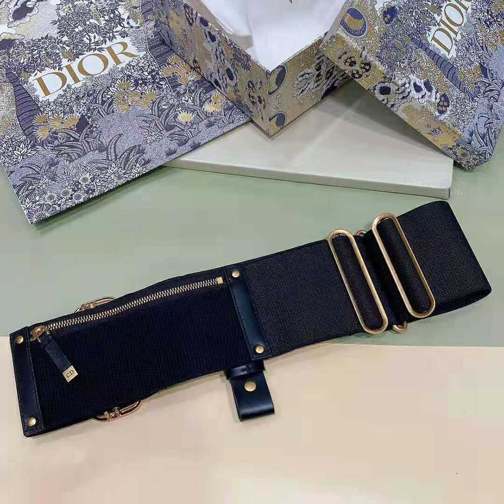 Close-up of polished saddle-shaped buckle on Dior Women Saddle Belt