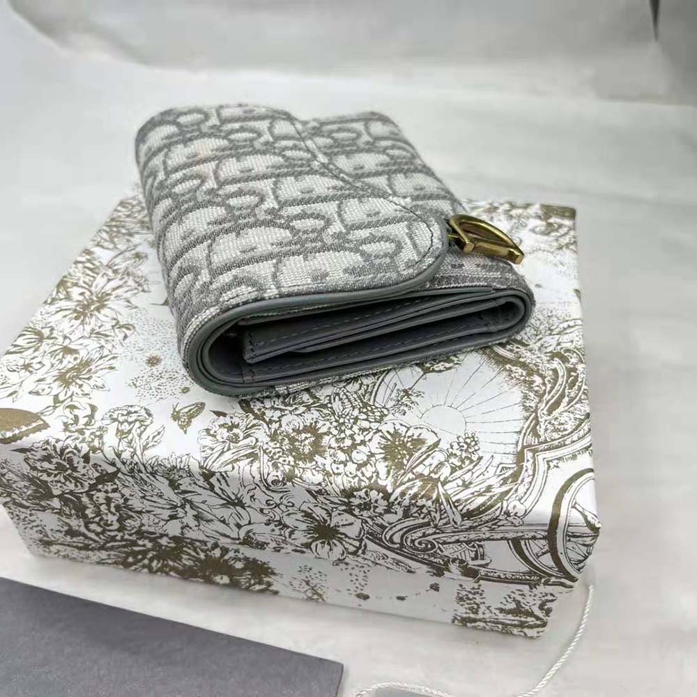 Interior compartments and card slots of Dior Women Saddle Lotus Wallet Gray Dior Oblique Jacquard
