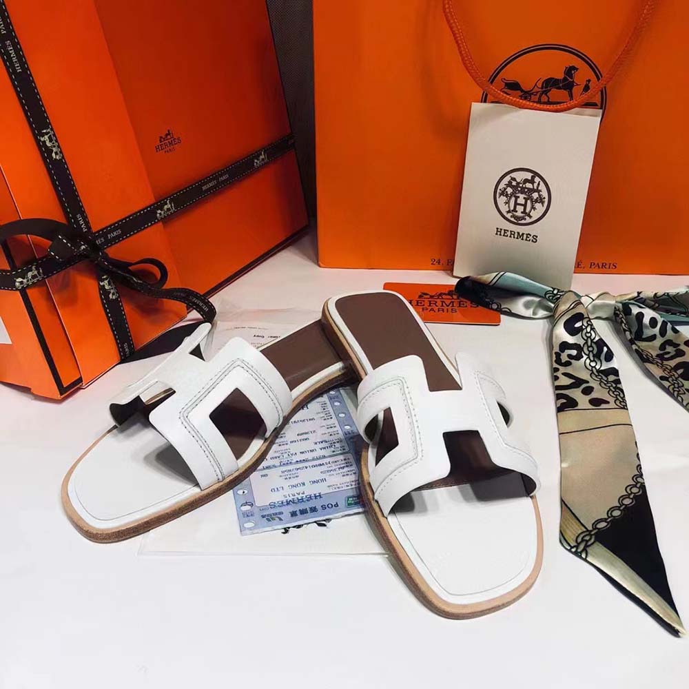 Side view of Hermes Women Oran Sandal in Box Calfskin White