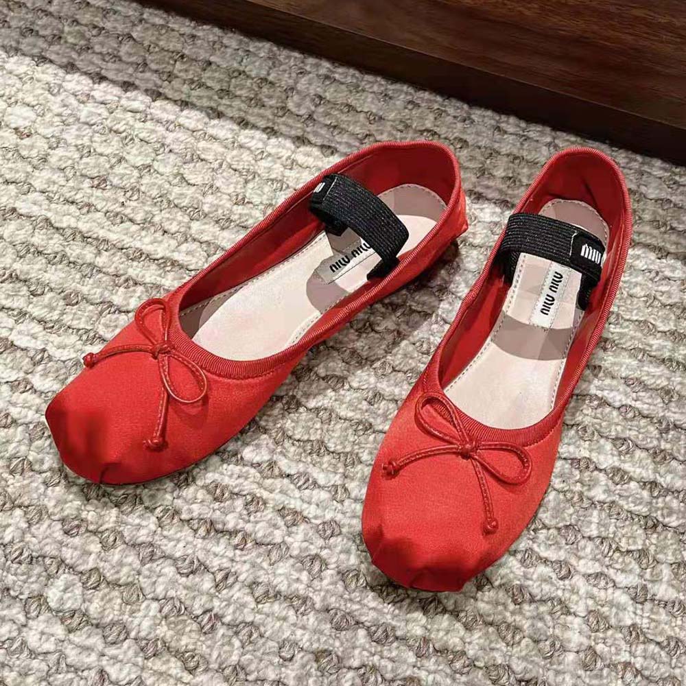 Top view of Miu Miu Women Satin Ballerinas with Knit Logo Label-Red highlighting toe shape