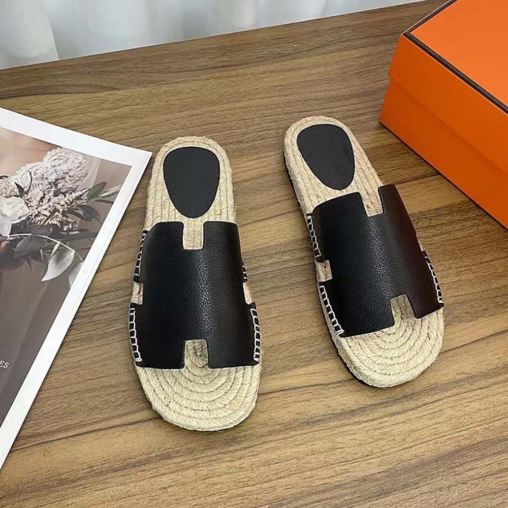Close-up on the black calfskin and rope sole of Hermes Unisex Catalya Espadrille