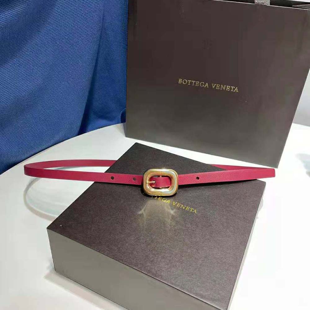 Side angle of maroon leather and chain link on Bottega Veneta Women Chain Link Belt-Maroon
