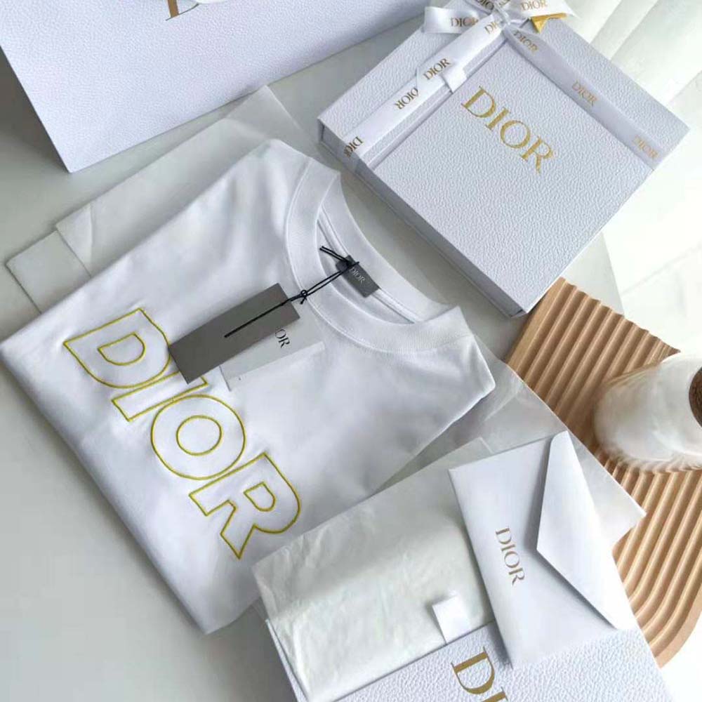 Close-up on soft cotton texture and Dior logo embroidery