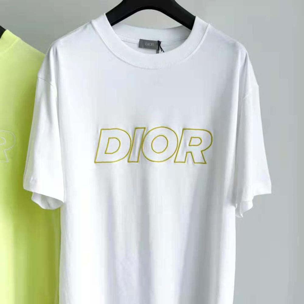 Side profile showcasing relaxed fit of Dior Men T-shirt