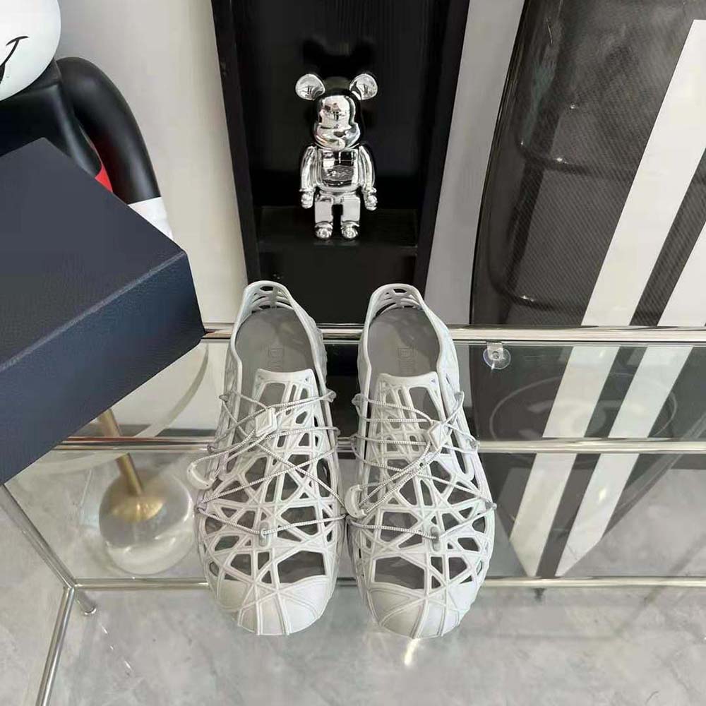 Close-up detail of warped cannage motif on Dior Men Warp Sandal
