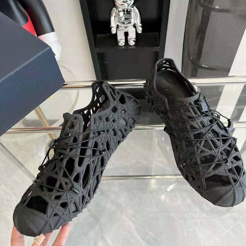 Close-up of black Cosmo rubber texture and embossed motif on Dior Men Warp Sandal