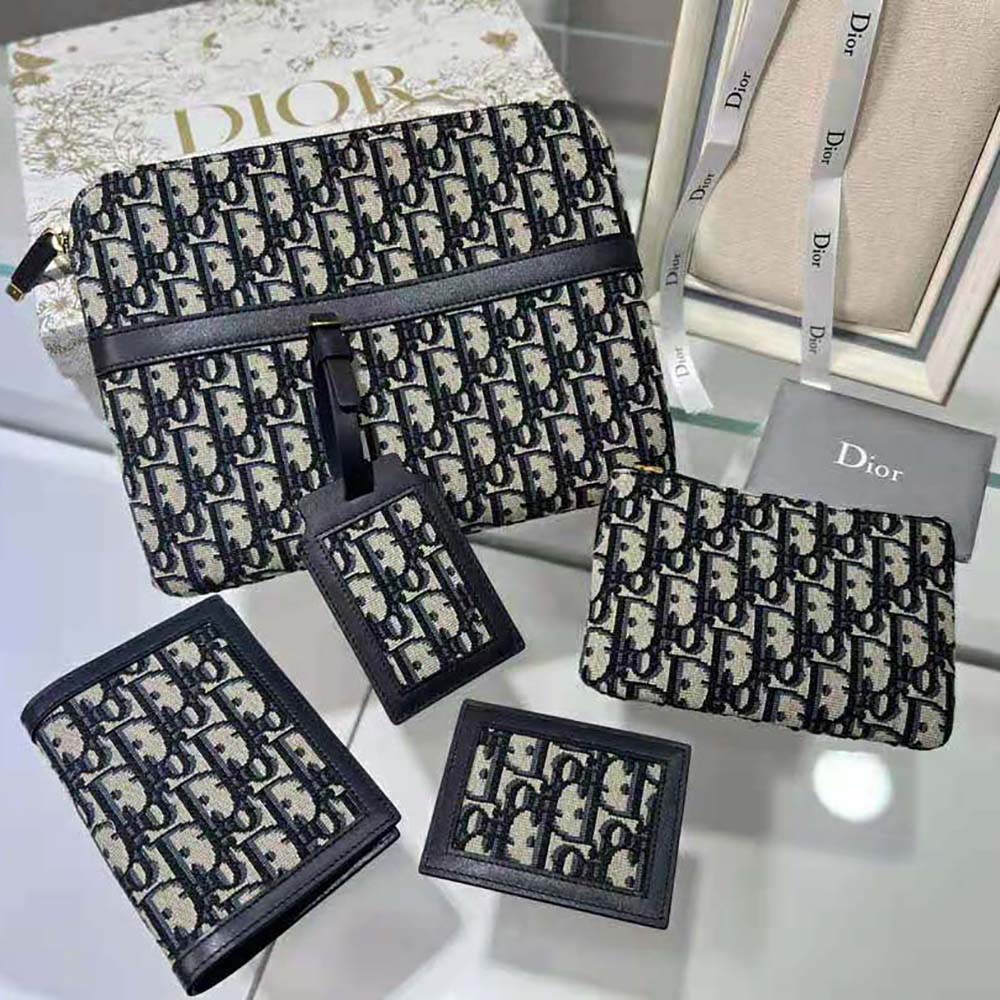 Close-up of blue Dior Oblique jacquard pattern on Diortravel Travel Kit