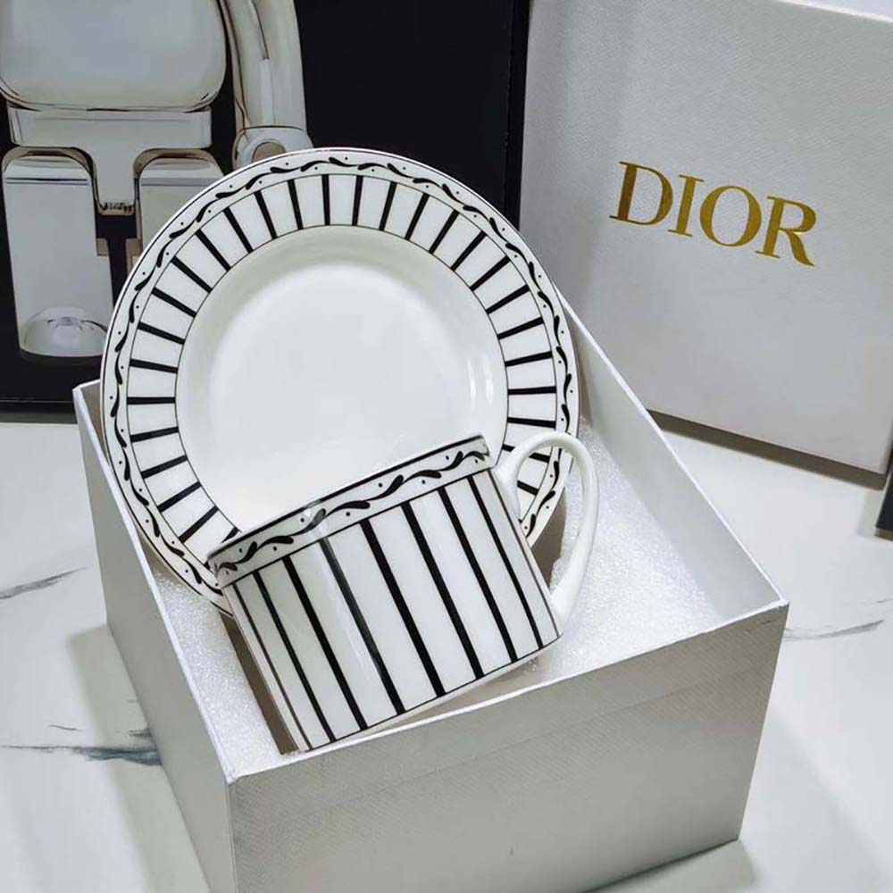 Close-up of the black Monsieur Dior signature on saucer edge